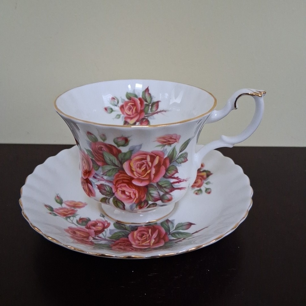 ROYAL ALBERT CENTENNIAL ROSE CUP AND SAUCER   EXCELLENT PREOWNED